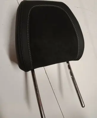 Peugeot 2008 II Front seat headrest
