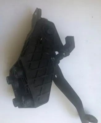 Hyundai i30 Brake pedal 328001H100