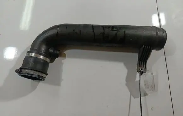 Volkswagen PASSAT CC Intercooler hose/pipe 1K0129654
