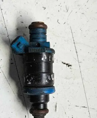 Volvo S70 V70 V70 XC Fuel injector 1389563