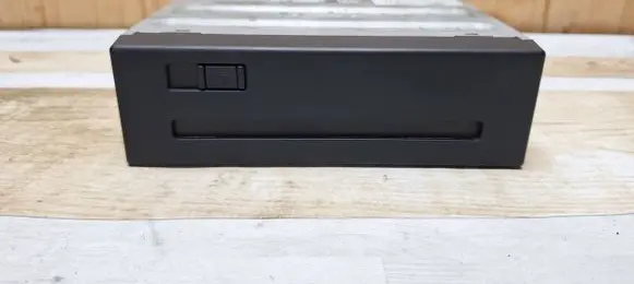 Toyota Prius (NHW20) Navigation unit CD/DVD player 8684147050 EKDA004210 022916