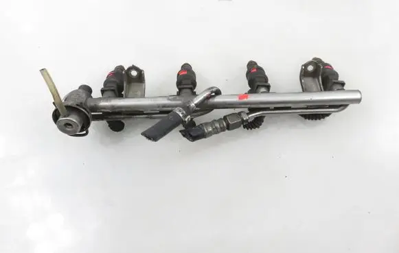 Volkswagen PASSAT B5 Fuel main line pipe 058133881