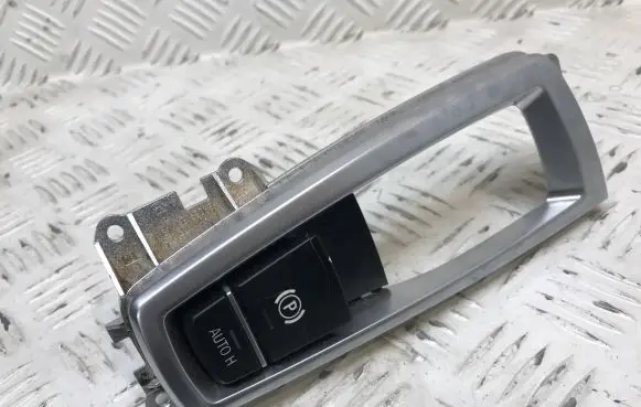 BMW 5 F10 F11 Hand parking brake switch 6822518