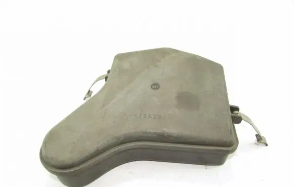 Mitsubishi Outlander Air filter box MN135294