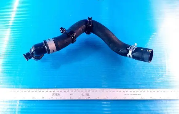 Toyota Sienna XL40 IV Intercooler hose/pipe