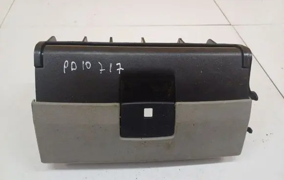 Audi A3 S3 8P Glove box 8P0881578