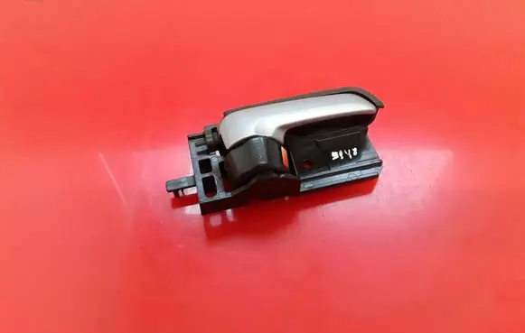 Suzuki SX4 Front door interior handle NOCODE