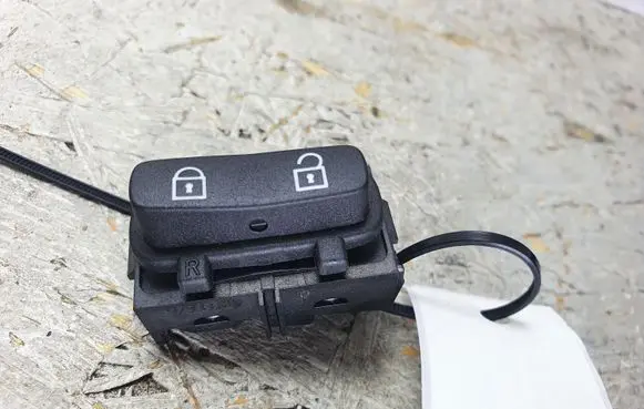 Volvo XC70 Central locking switch button 30710476
