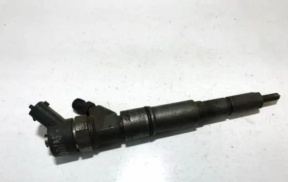 BMW 7 E38 Fuel injector 0445110028 2354000