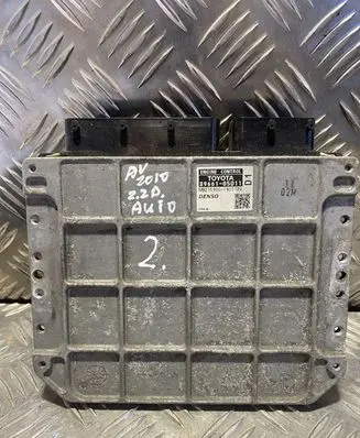 Toyota Avensis T270 Engine control unit/module 8966105D11