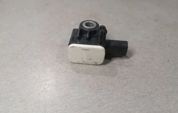 Mercedes-Benz C W205 Airbag deployment crash/impact sensor A1668210151 56054085AA