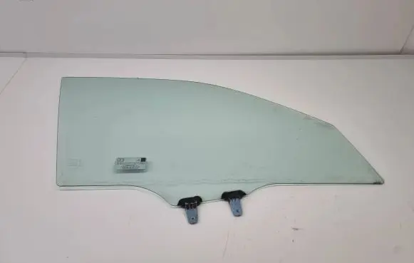 Suzuki Grand Vitara II Front door window glass four-door