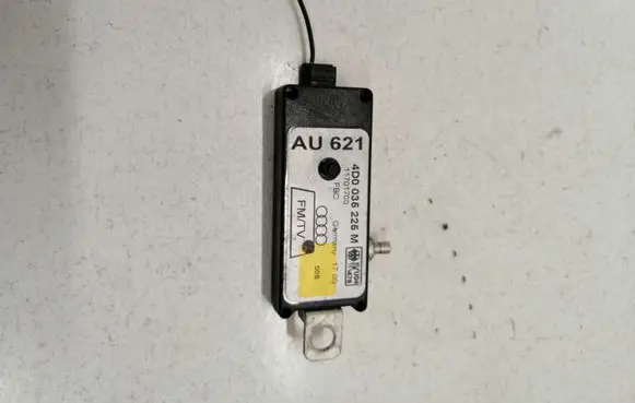 Audi A8 S8 D2 4D Aerial antenna amplifier 4D0035225M 11701700