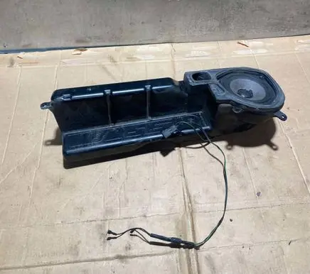 Audi A8 S8 D2 4D Front door speaker 275250594907