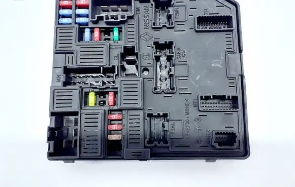 Nissan Qashqai Fuse module 284B75NA1A