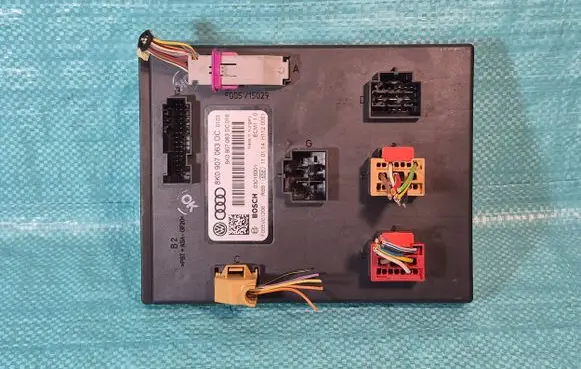 Audi A4 S4 B8 8K Comfort/convenience module 8K0907063DC F005V01206 03016001