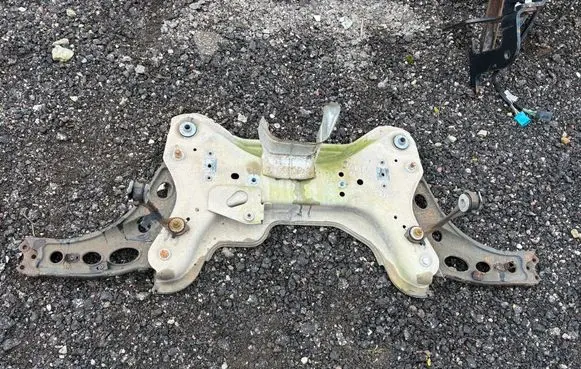 Opel Vivaro Front subframe 544015795R