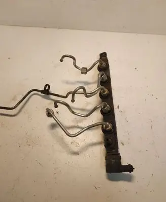 Opel Vivaro Fuel main line pipe 8200661279A