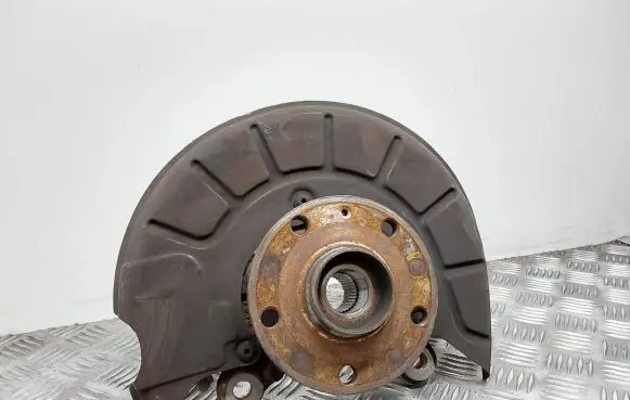 Volkswagen Golf VI Front wheel hub