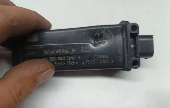 BMW X5M E70 Tire pressure sensor 6771043 002BE00001 30738983