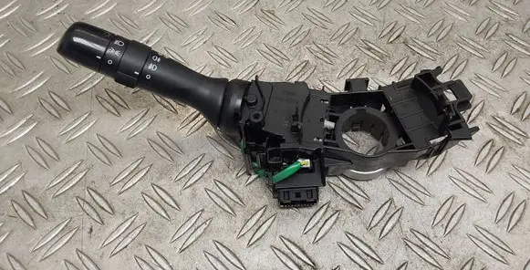 Toyota Yaris Indicator stalk 17F9380D300 L47