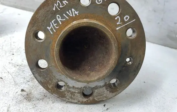 Opel Meriva B Rear wheel hub