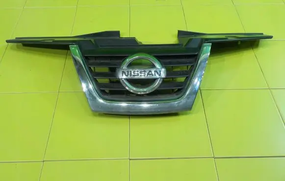 Nissan Juke I F15 Front bumper upper radiator grill 620721KA6A