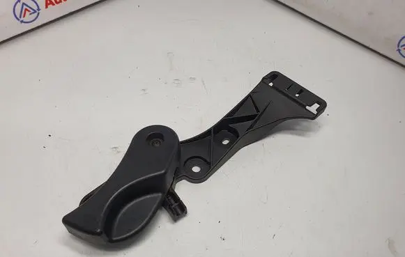 Engine bonnet (hood) release handle