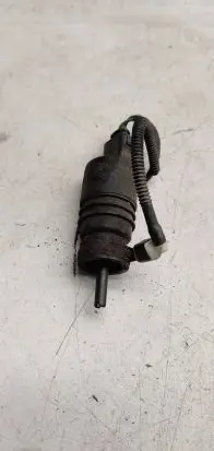 Volkswagen PASSAT B6 Windscreen/windshield washer pump 1j0973722