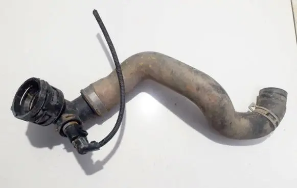 Volkswagen Touareg I Engine coolant pipe/hose 7l6122291