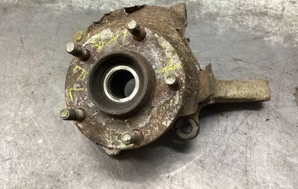 Nissan X-Trail T30 Front wheel hub