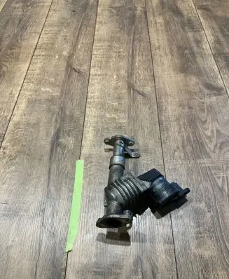 BMW 3 E90 E91 EGR valve 7563241 818077