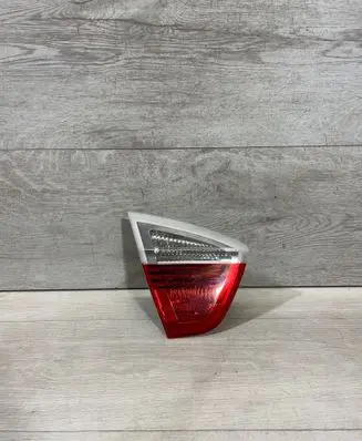 Tailgate rear/tail lights