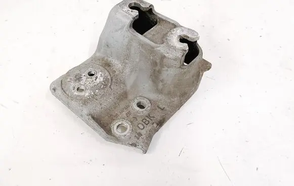 Subaru Outback (BS) Engine mounting bracket