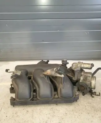 Ford Maverick Intake manifold YL8E9424CC