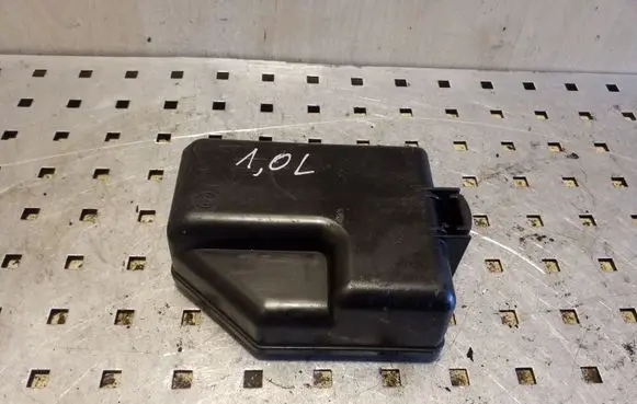 Toyota Yaris Fuse box cover
