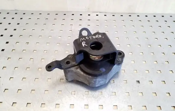 Toyota Prius (XW20) Engine mount bracket