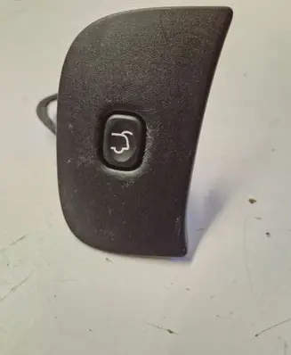 Jeep Cherokee Tailgate/boot open switch button 04602751AA 1WN68TRMAB M0A15697AA