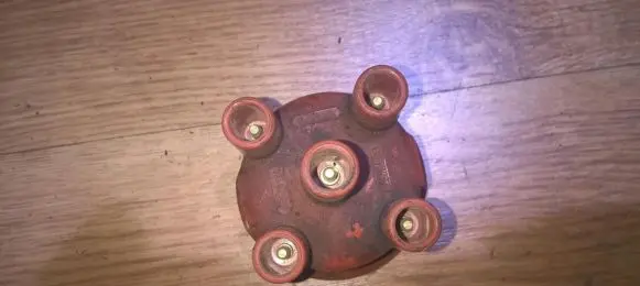 Volkswagen Golf I Spark distributor cap 027905207