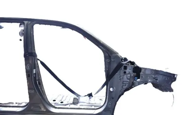 Toyota Hilux VIII Front quarter panel 