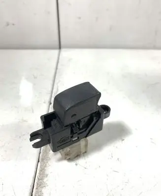 Nissan X-Trail T30 Electric window control switch 4701Z