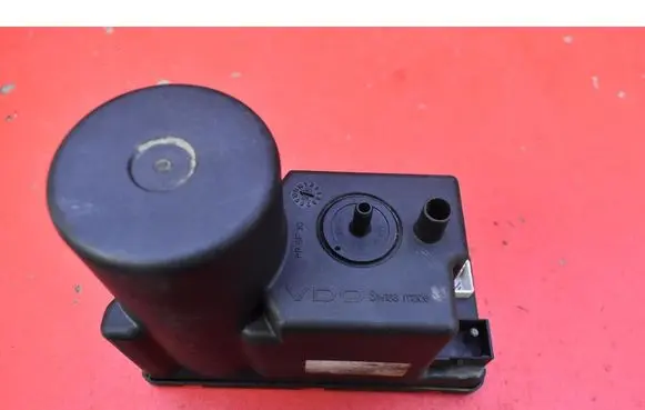 Audi A4 S4 B5 8D Central locking vacuum pump 4A0862257A
