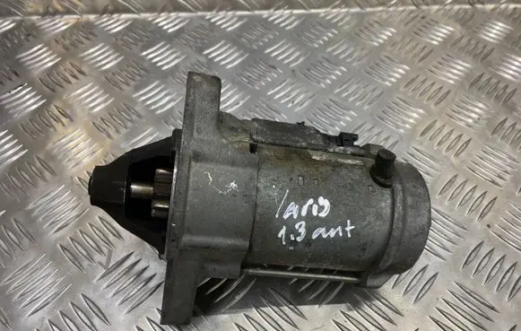 Toyota Yaris Starter motor 281000J050