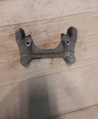 Seat Exeo (3R) Front Brake Caliper Pad/Carrier 