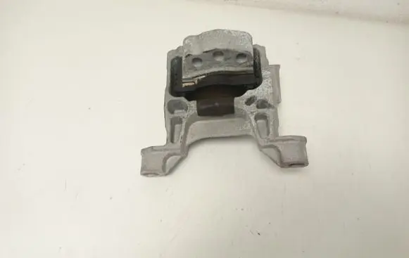 Engine mount bracket
