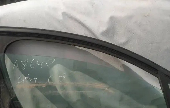 Citroen C5 Front door window glass four-door as2