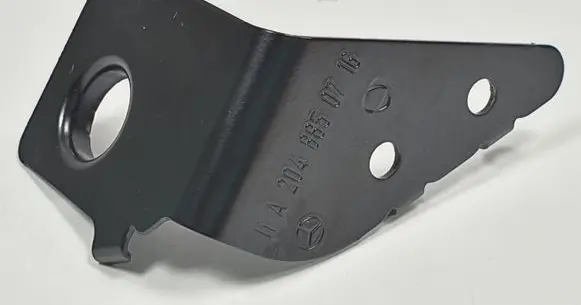 Mercedes-Benz C W204 Front bumper mounting bracket A2048850716