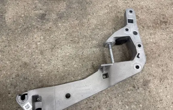 BMW X7 G07 Gearbox mounting bracket 8486998 1772