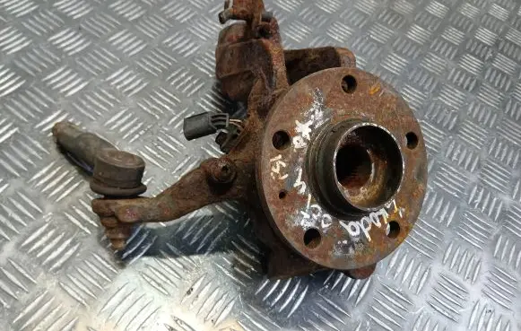 Skoda Octavia Mk2 (1Z) Front wheel hub spindle knuckle