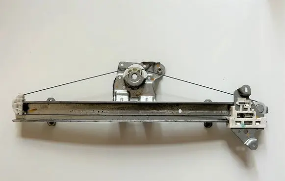 Nissan Rogue Front window lifting mechanism without motor 807214BA1A